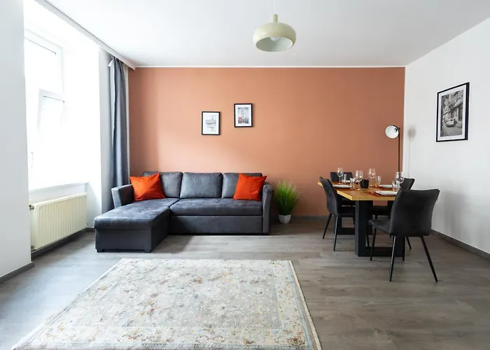 Apartamento N14 Enjoy Apartments, Ac ,quiet Street, Two Bedrooms Sleeps 6, Very Spacey *