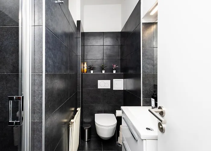 Apartamento N14 Enjoy Apartments, Ac ,quiet Street, Two Bedrooms Sleeps 6, Very Spacey